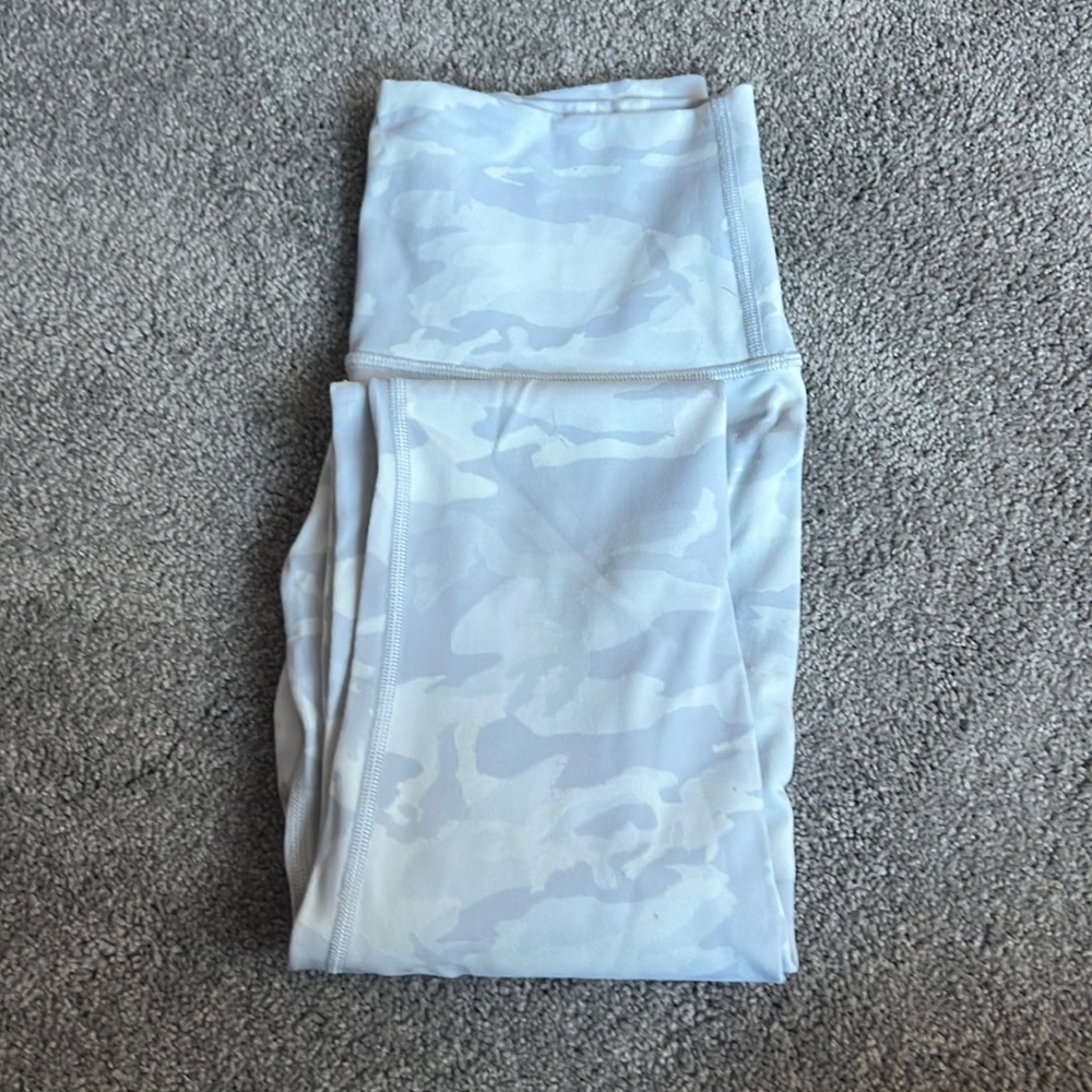 Lululemon White Camo Wunder Under Leggings Size 2